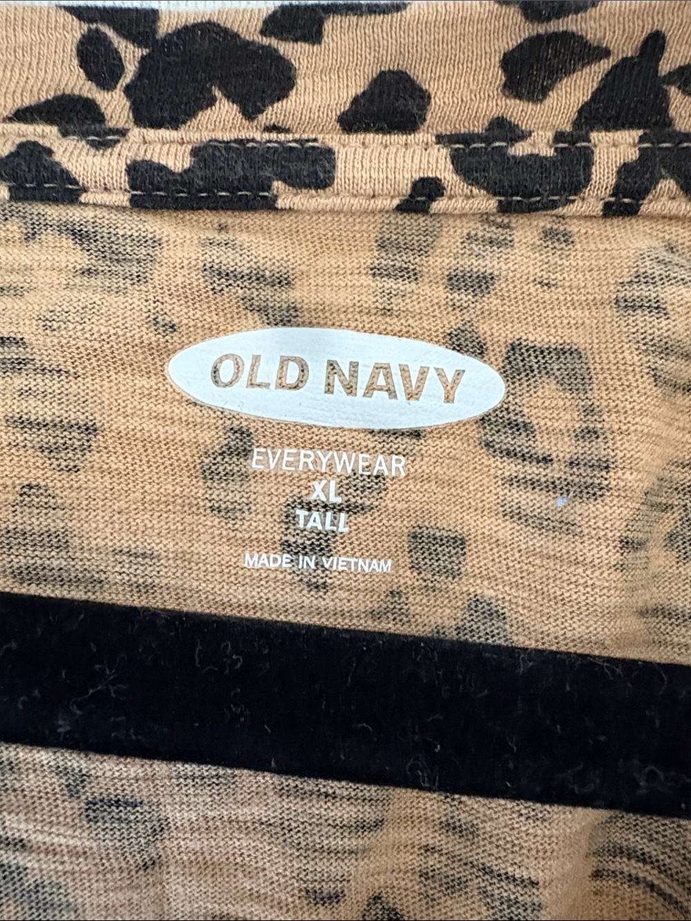 Old Navy Leopard Print V-Neck Tee - Tan and Black - Picture 3 of 3
